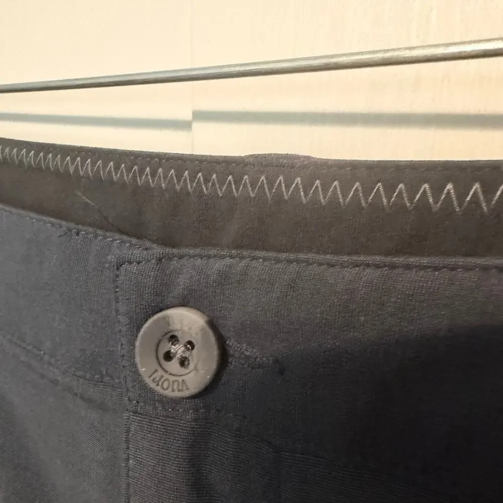Vuori Aim Pants Men’s 34 Charcoal Gray V431 Performance Stretch Golf Travel Chin
